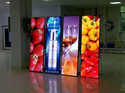 Standee điện tử 2